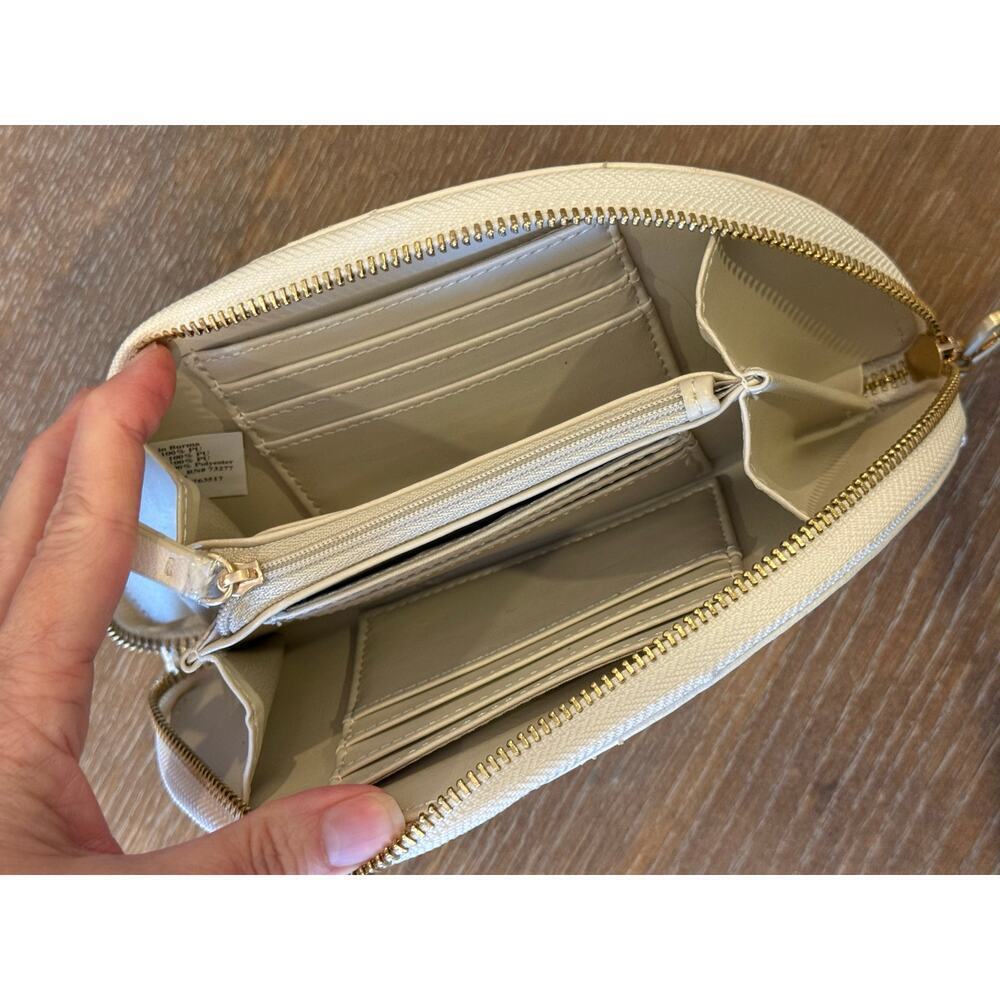 ELIZABETH AND JAMES White Clutch Purse Bag Handbag Wallet Wristlet - Picture 5 of 8